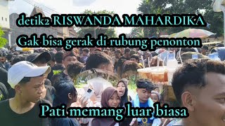 Download lagu The moment RISWANDA MAHARDIKA couldn't even walk because he was mobbed by the crowd... PATI is tr... mp3