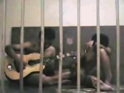 Cinta tiga segi (cover tahanan penjara)