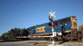 preview picture of video 'CSX Fast Moving Rock Train Through Railroad Crossing'