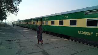 preview picture of video '47UP Baba Rehman Express Departuring from Attock City Junction with PHA-20-8315 .'