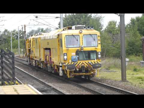 Network Rail DR 73114 & DR 77907 stop at Northallerton (14/7/14)