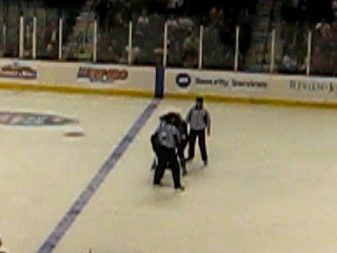 Cody McLeod vs Wayne Simmonds
