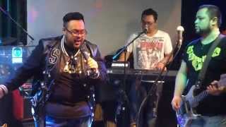 Don't let the sun go down on me live cover.