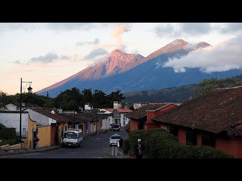 Volcán de Fuego eruption lights up Guatemalan skyline