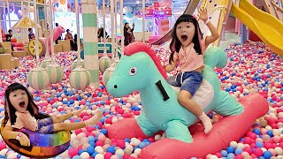 Download lagu Naik Kuda Balon, Mandi Bola dan Main Serodotan Donat - Playground Anak mp3