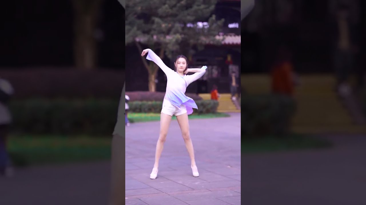 Color changing Hanfu dance