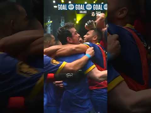 Frame do vídeo mostrando um jogador de futebol em ação