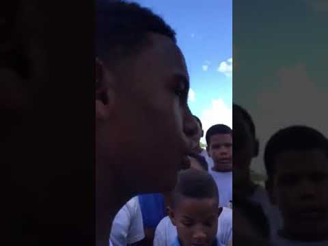 Jay the melody vs Kikito ( 😂que maldita cura😂)