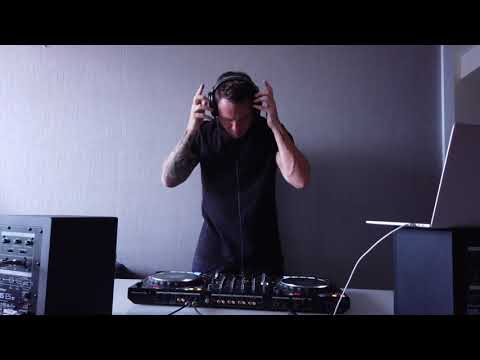 Simon plays a tech trance set for his good friends Apex Presents in Miami last weekend