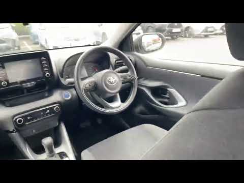 Toyota Yaris 1.5 HYBRID LUNA 4DR AUTO - APPLE CARP - Image 2