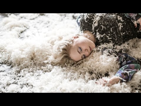 Larah - Niedosyt (official video)