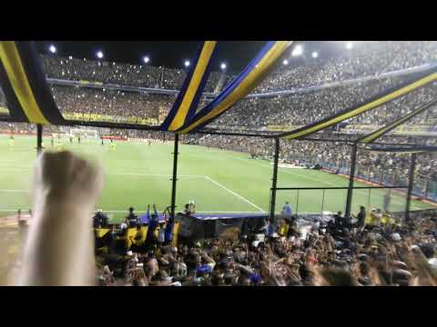 "CON LOS HUEVOS DEL EQUIPO CON LOS HUEVOS DE LA HINCHADA !!!" Barra: La 12 • Club: Boca Juniors