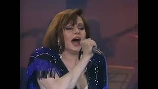 Cómo Me Duele Irte Perdiendo Lyrics English Translation
