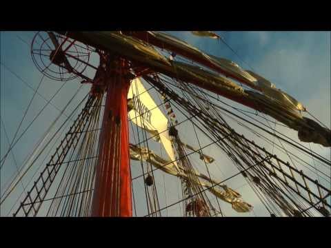 Das größte Segelschiff der Welt  " Die Sedov " im Hafen von Papeete