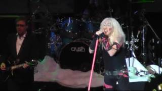 Twisted Sister - I Saw Mommy Kissing Santa Claus (Live)