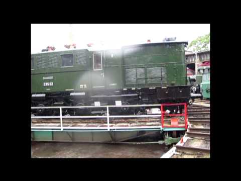 E95 002 auf der Drehscheibe Eisenbahnfest Bw Halle P