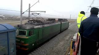 Электровоз ВЛ10У-1031 с товарняком. Вид с дрезины АДМ1