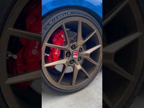 Swapped out stock pads for Akebono! Less brake dust. #civictyper #honda #fl5 #fk8 #akebono #shorts