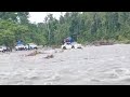 Satu Mobil Strada Triton Hanyut Terbawa Arus Saat Terobos Sungai di Yahukimo