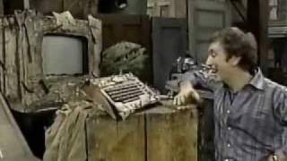 Sesame Street Episode 1933 - Oscar&#39;s New Computer