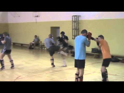 EMWU&PIOTRAS-TRZYMAJ GARDE