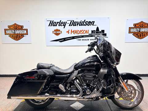 2015 FLHXSE CVO Street Glide Special Carbon Crystal with Phantom Flames