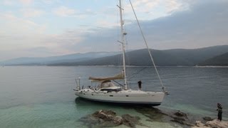 preview picture of video 'Sailboat runs aground in Rabac, Croatia 2013-05-10'