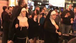 preview picture of video 'Nuns Flashing Crowds at the Fremont Experience, Las Vegas, NV'