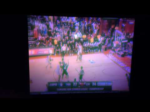 DENZEL VALENTINE DRAINS THE TIE