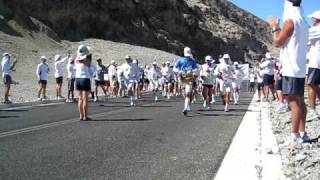 preview picture of video '2009 Badwater Ultramarathon - 10am start'