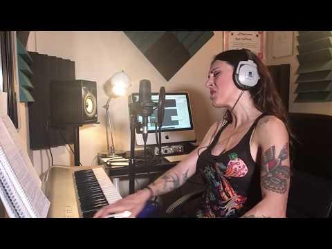 Los mares de tus mejillas – Paula Domínguez