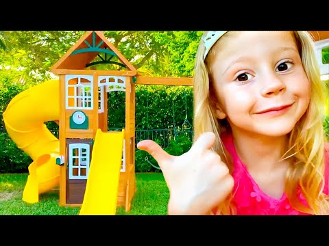 Nastya ve Stacy kaydıraklı sihirli bir oyun eviyle oynuyormuş gibi yapıyor