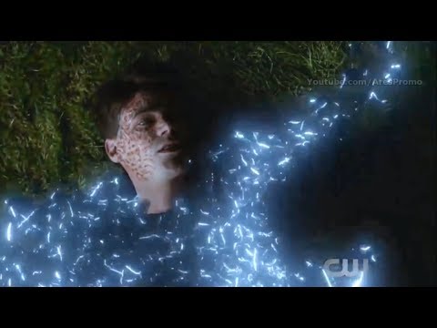 The Flash 3x23 "Iris Kills Savitar" Ending Fight Scene!