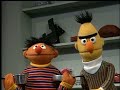 Plaza Sésamo Sesame Street Ernie Plays House Latin Spanish