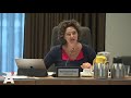 Wethouder achter brug over IJ
