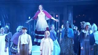 Scrooge, de kerstmusical - 2.01 Sneeuwstad (Merry Cast)