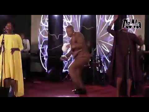 Papane bulwane aririmbira mu Rwanda