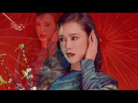 Thể hiện bởi Hồng Gấm