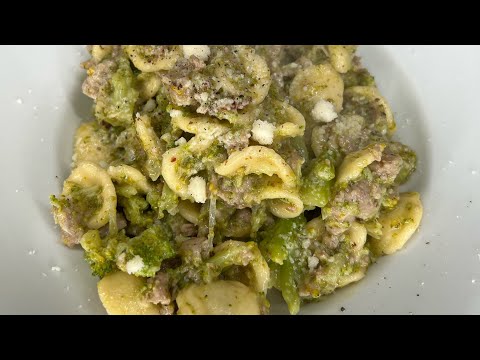 pasta con broccoli e salsiccia 😋 pasta with broccoli and sausage Italian food official 2023