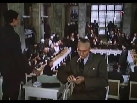 Alexander Alekhine against 32 German soldiers blindfolded (English subtitle)