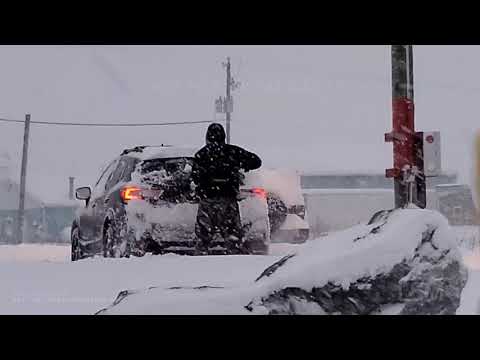 02-01-2021 Leesport,PA Tractor Trailers Stuck As Cleanup Crews Battle Intense Snowfall Rates