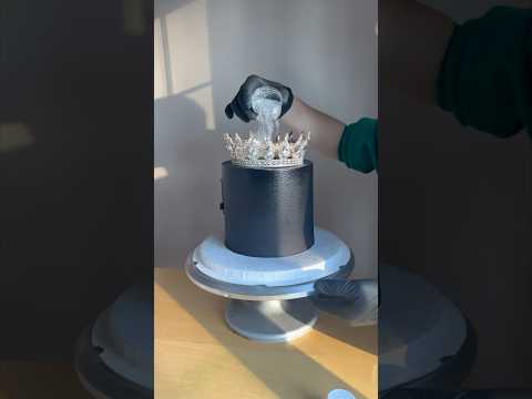 Glitter Cake with Crown - for a real QUEEN