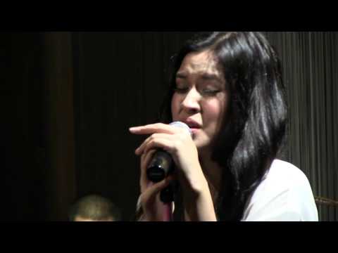 Raisa with BLP - Over The Rainbow @ Mostly Jazz 12/07/12 [HD]