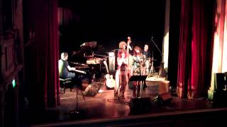 Serena Abrami e Ilaria Pastore - Lontano da tutto