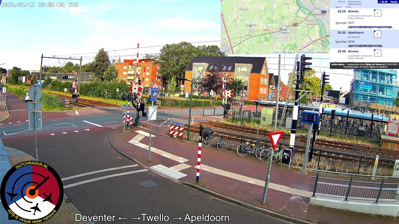 Live webcam view of Twello Railway Crossing Trainspotting