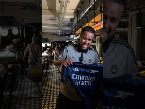 Chunkz first look at the new Arsenal FC away kit