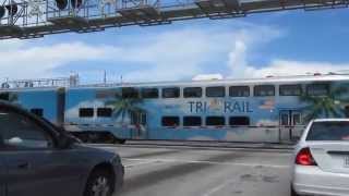 preview picture of video 'Tri-Rail P678 Meets a Late CSX Q453 at Hollywood'