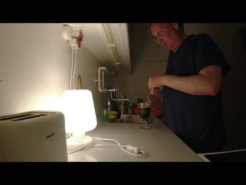 MongoTV_12331 - Del 3 - SPISER SKÅL OSTEPOPS OG SLIK EN VARM ONSDAG SOMMERAFTEN 2023