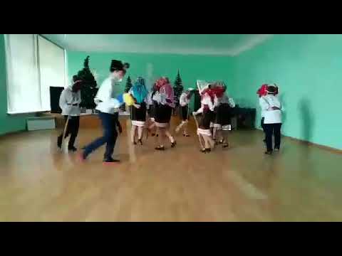 Tradiții și obiceiuri de Anul Nou   Dansul măștilor „Brâuleț”  Mărăndeni