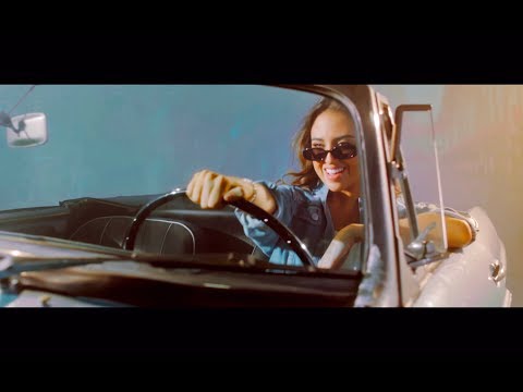 Nicole Favre - Me Gustas (Official Music Video)